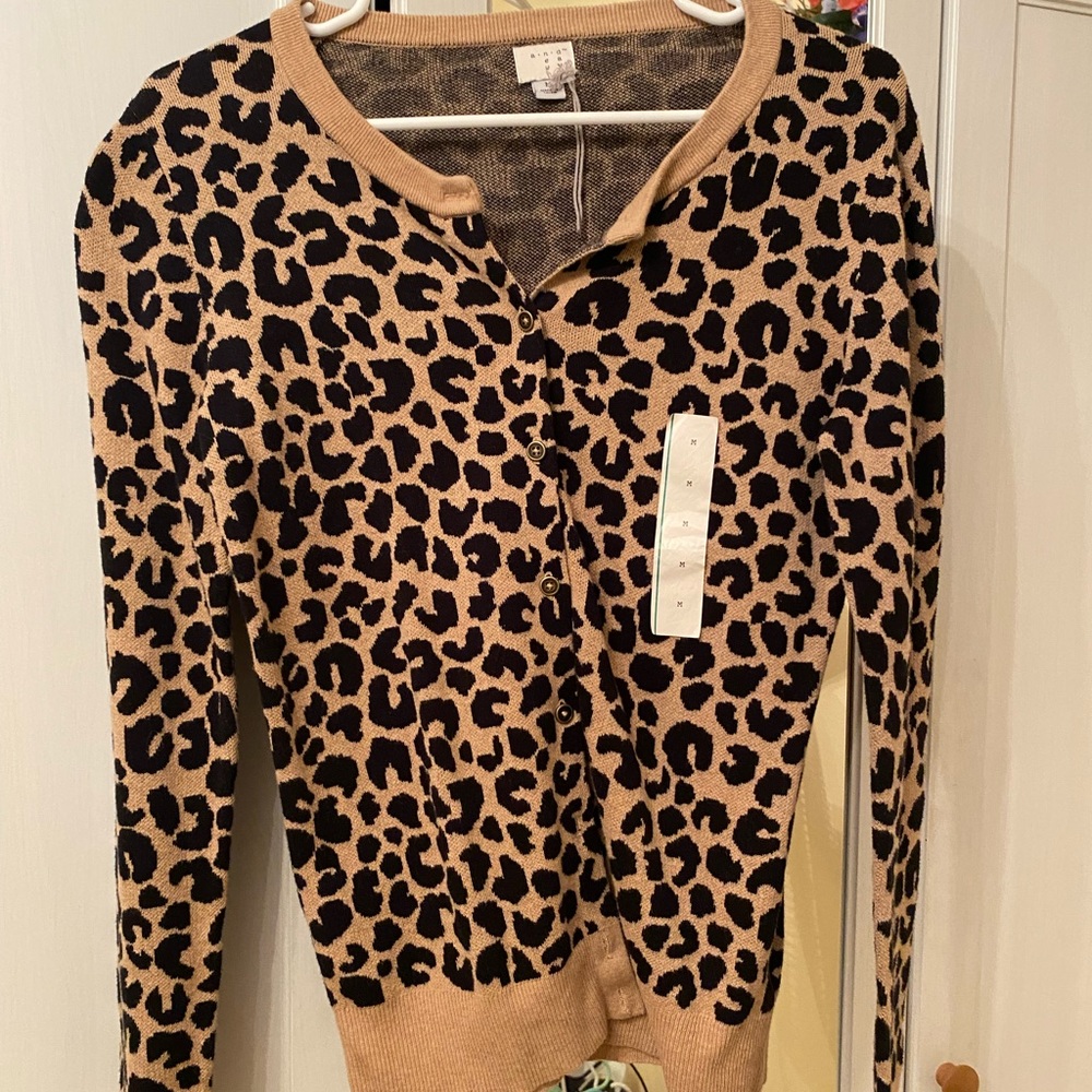 *NEVER WORN* Cheetah print cardigan